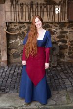 Bertrude - Medieval Shawl / Apron - Red