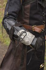 Dark Elf Bracer - Right Arm