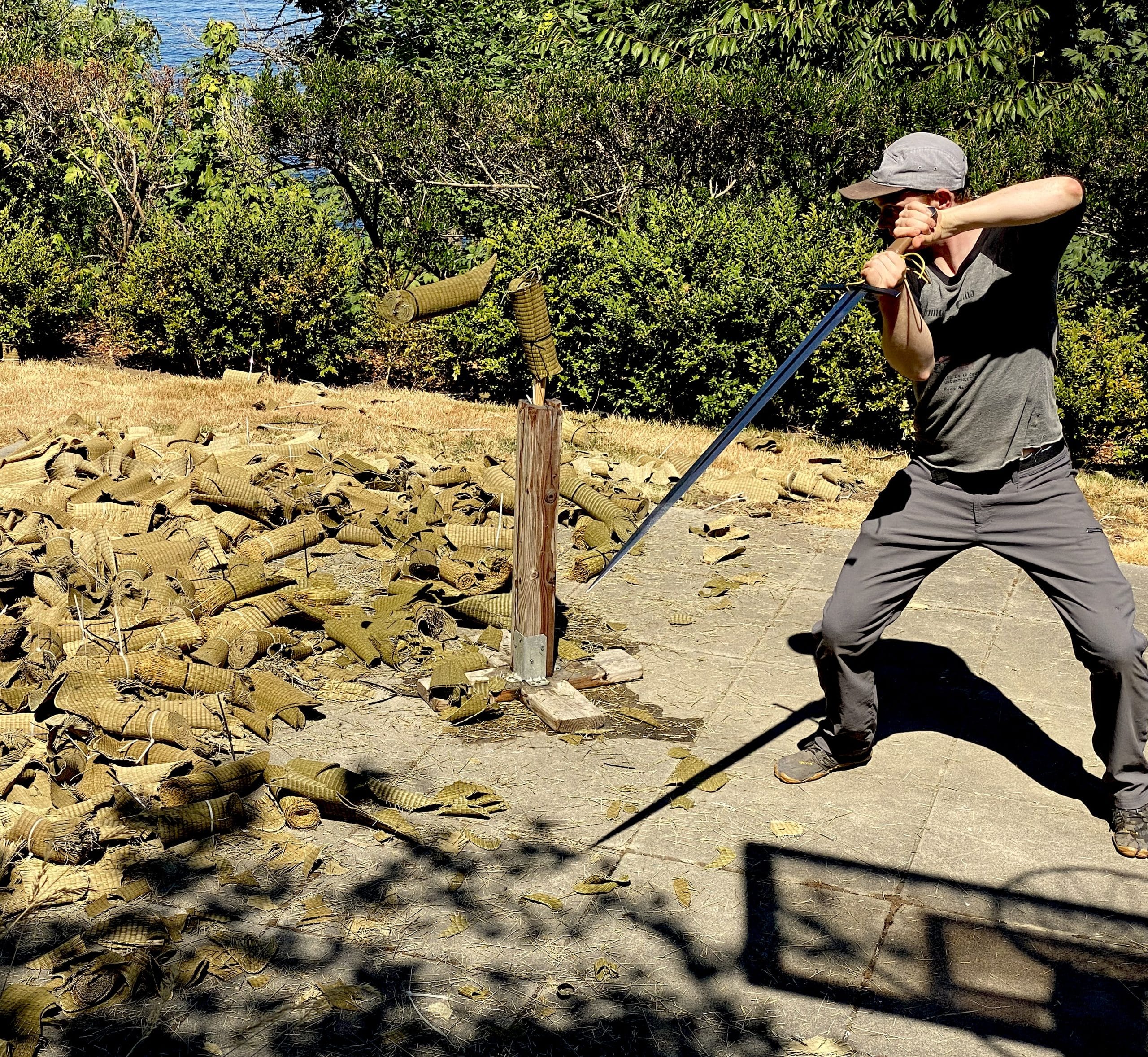 Lonin League Using a Tatami Mat for Cutting Practice